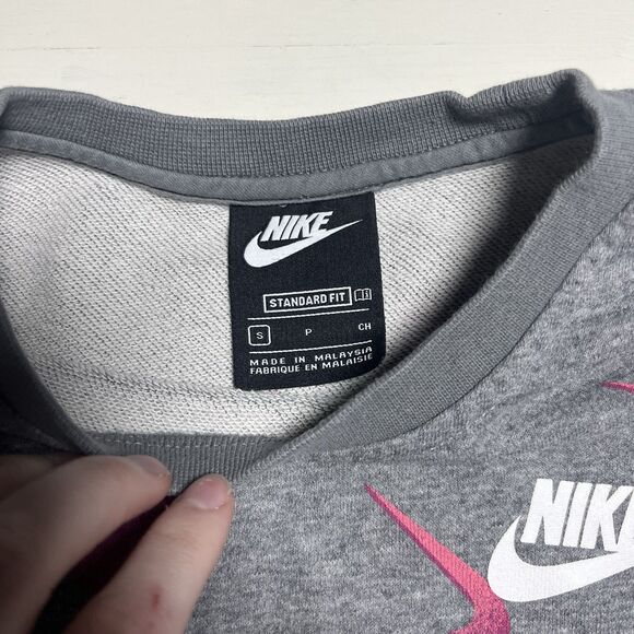 NIKE Women Small All Over Pink Swoosh Graphic Crewneck‎ Pullover Grey - Picture 2 of 5
